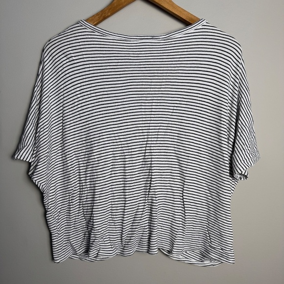 Aura Women's Button Up V-Neck Cropped‎ Black + White Top Waist Tie Beach Medium - Picture 6 of 13